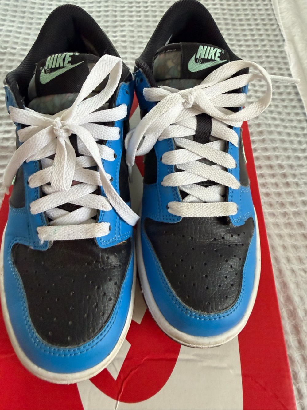 Nike Kids Blue and Black Low-Top Sneakers with White Laces